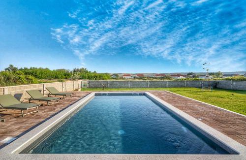 Ljubac House | House Rose with Garden and Pool