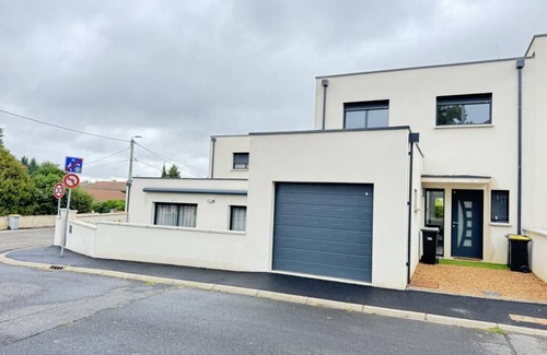 Aubiere Apartment | House sleeps 8 Outdoor parking, Air-conditioned