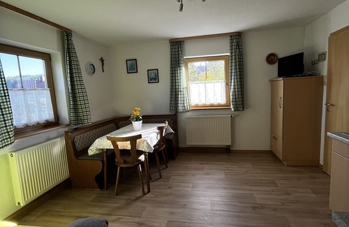 Kirchberg i.Wald House | House to relax, plenty of room to romp and play, Pets welcome