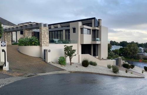 Hermanus Heights House | House Vos