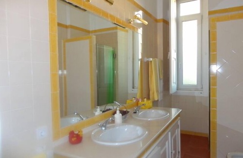 Ferreira do Zezere Ski Chalet | House with a nice garden