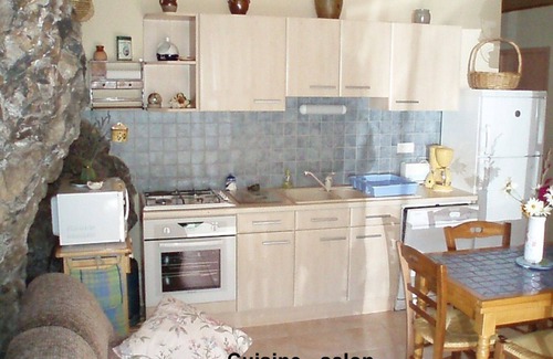 Arlempdes Apartment | House with apparent rock