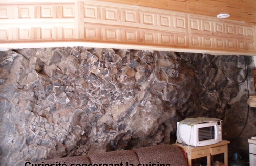 Arlempdes Apartment | House with apparent rock