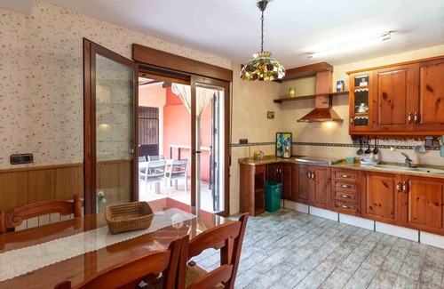 Durcal Villa | House with barbecue and pool
