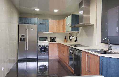 Sils House | House with garden and private pool, basketball court, wifi. On the Costa Brava.