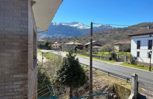 Puente Nuevo Cottage | House with garden in Picos de Europa (13 beds)