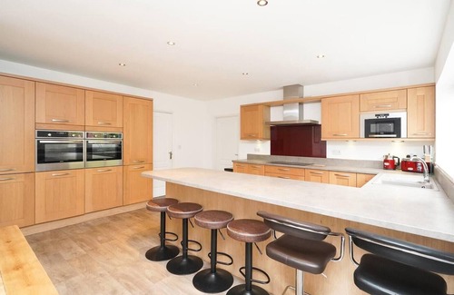 Chesterfield House | House with HotTub, Sauna & Pool Table