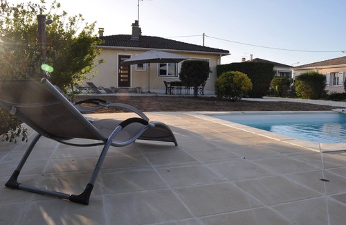 Saujon House | House with nice amenities, garden and heated pool entièremen privative