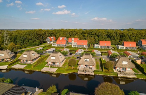 Midlaren House | House with pool and sauna, located on the water