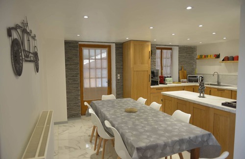 Bergesserin House | House with private pool with magnificent views of the Clunysois valley.