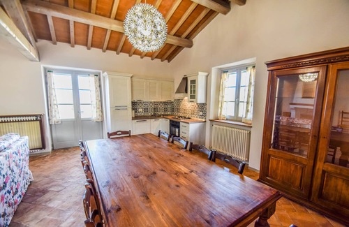 Montecchio House | House with private pool & fenced garden 3km from Montecchio. Very quiet area