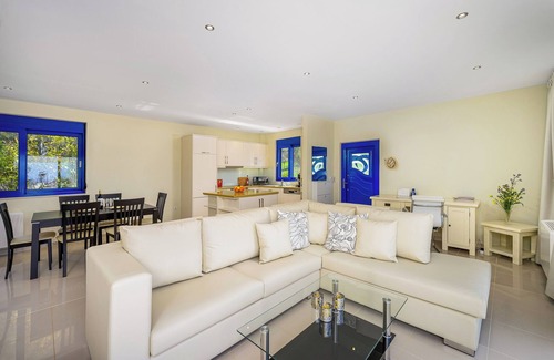 Kamilari House | House with sea view. Family-friendly.
