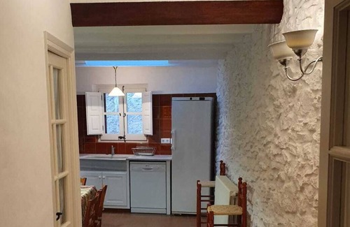 Peratallada House | House with space, lots of light and charm