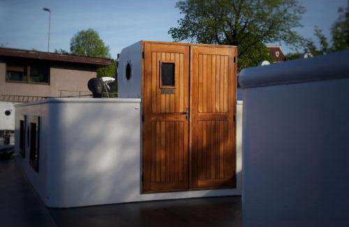 Nieuwmarkt en Lastage Bed & Breakfast | Houseboat-Amsterdam-Classic