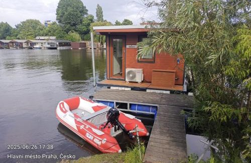Smichov Boat Rental | Houseboat Daisy