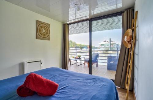 Vaux-sur-Seine House | HouseBoat - Une maison sur l'eau