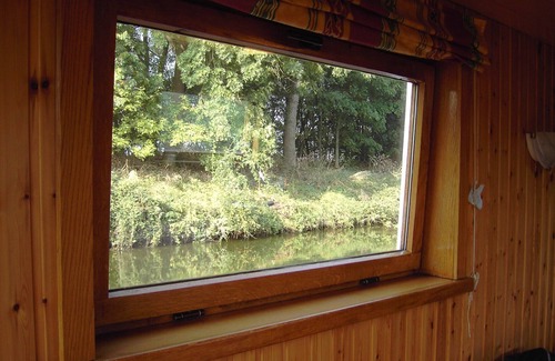 Merkem Boat Rental | Houseboat in Merkem with Lake Views