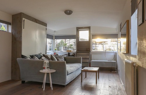 Weesperzijde Bed & Breakfast | HouseBoat next to AMSTEL
