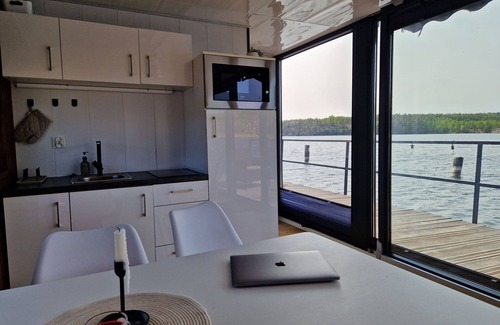 Hjorted House | Houseboat Terrace in Blankaholm - vacation in the archipelago with motorboat included