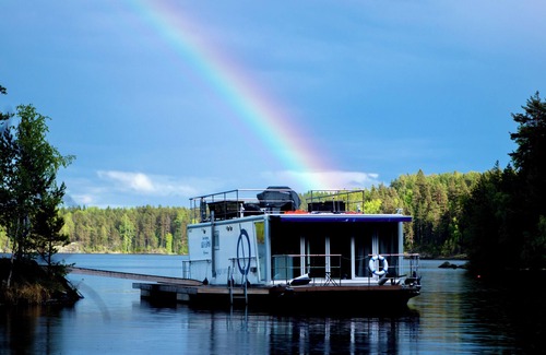 Heinola Boat Rental | Houseboat with firewood sauna