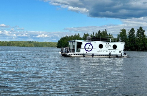 Heinola Boat Rental | Houseboat with firewood sauna