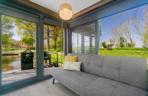 Weidum Boat Rental | Houseboats Pean-buiten Weidum