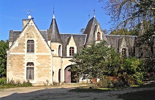 Ternay House | Housing manager in the park of a castle