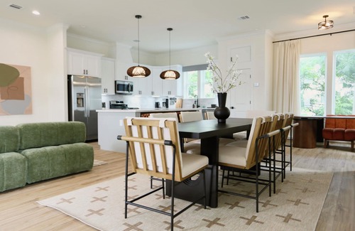 South Central Houston House | Houston Skyline View w/Hot Tub 5 mins Downtown