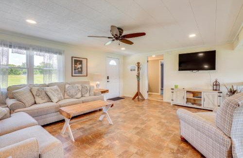 Howe House | Howe Retreat with Fire Pit and Private Boat Dock!