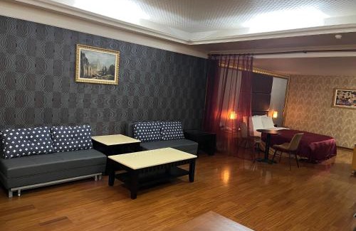 Fengshan District Hotel | Hua Xiang Motel - Fengshan