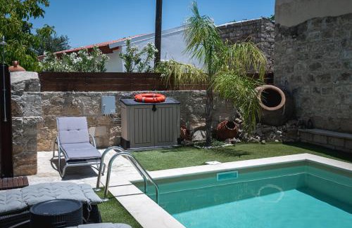 Anogyra Villa | Hubstay - To Palati Villa with Private Pool Anogyra