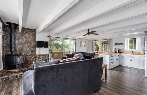 Groveland House | Huckleberry Cabin - Pet Friendly with Big Deck by Yosemite Region Resorts