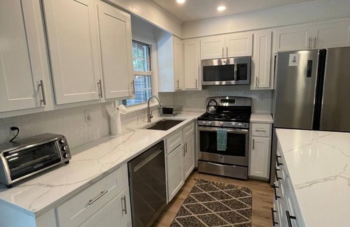 North Charleston House | Huckleberry Flynn: Spacious + Comfy + Arcade Room!