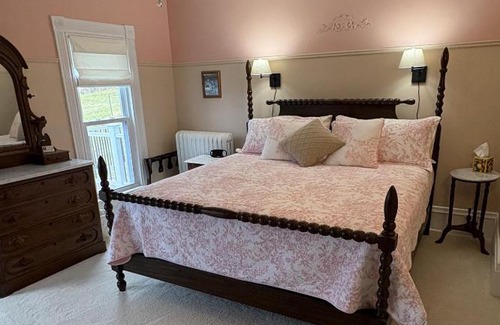 Watkins Glen Bed & Breakfast | Hudson Manor Bed & Breakfast