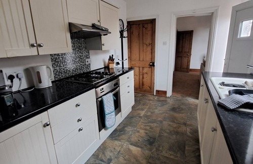 Kettering House | Huge 4 bed in the heart of Kettering