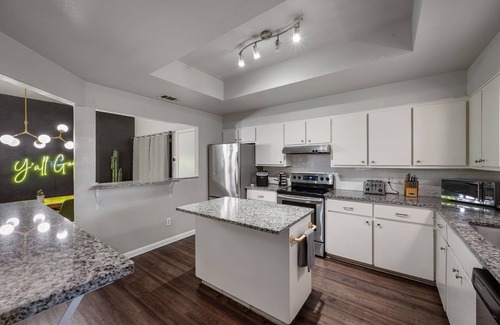 Riverside House | Huge Bachelor/ettes & family property w/2 Homes, Pool, Games, close to Downtown