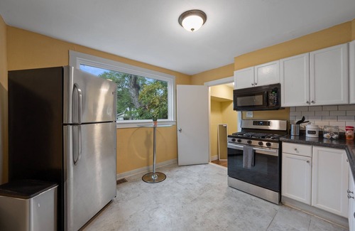 Riverside House | Huge Bachelor/ettes & family property w/2 Homes, Pool, Games, close to Downtown