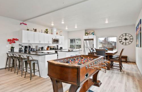 South Perry District Apartment | HUGE-Fun-Trendy Apt by Perry District & Downtown