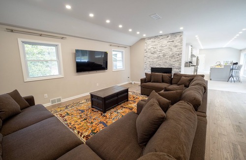 Princeton House | Huge house by Princeton University! Fits up to 22!