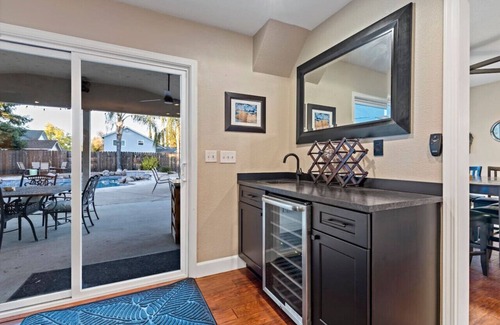 Citrus Heights House | Huge House & Yard-Pool Hot Tub