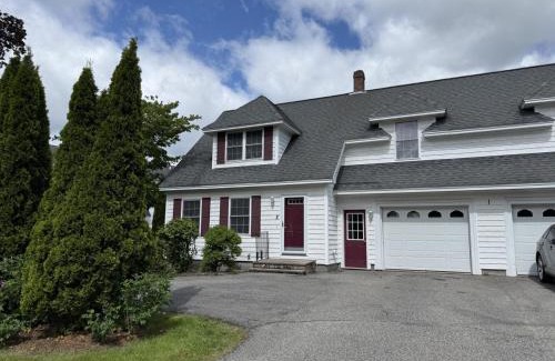 Scarborough House | Huge Modern Townhome 10mins to Beach