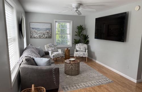 Scarborough House | Huge Modern Townhome 10mins to Beach