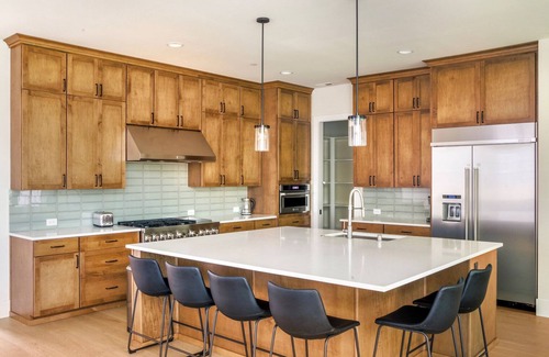 Sammamish House | Huge Sammamish 5BR w/Backyard & Garage, near Park, by Blueground