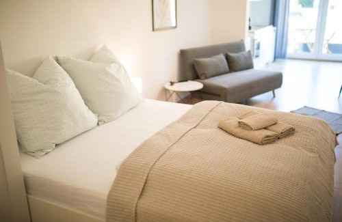 Schonberg Apartment | HUGOS Studio Apartment