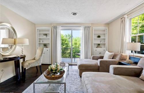 Historic Old Town Bed & Breakfast | Hummingbird Haven Bed & Breakfast Luxury Suite With Terrace & Seasonal Lake Views Located in Historic Old Town Niagara-On-The-Lake