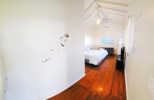 Antoneys Cay Bed & Breakfast | Hummingbird Suites West Bay