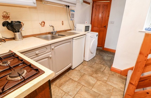 Haltwhistle Cottage | HUNTER COTTAGE, pet friendly, with a garden in Haltwhistle