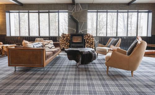 Hunter Hotel | Hunter Lodge, a Bluebird by Lark