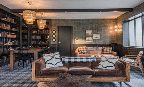 Hunter Hotel | Hunter Lodge, a Bluebird by Lark