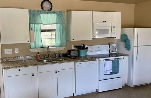 Concan Cabin | Hunter's Ridge Cabins - 1